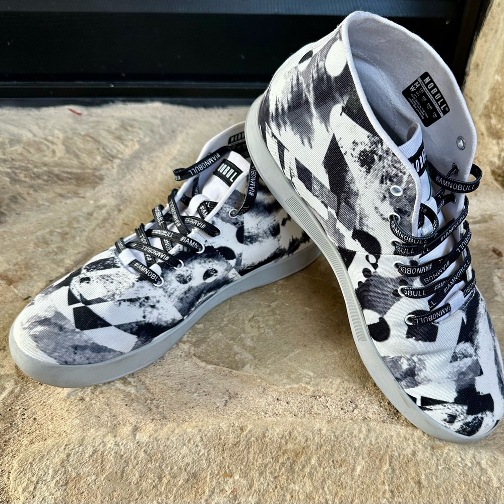 Men’s Sz 12 NOBULL Shoes